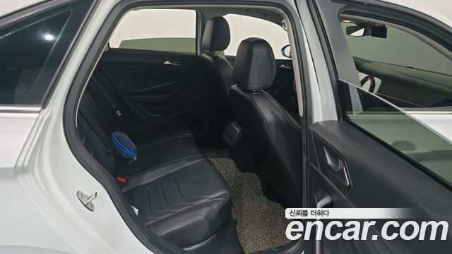 Volkswagen Jetta 2021 — photo 17
