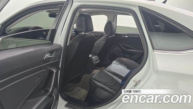 Volkswagen Jetta 2021 — photo 18