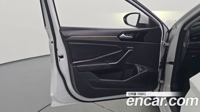Volkswagen Jetta 2021 — photo 14