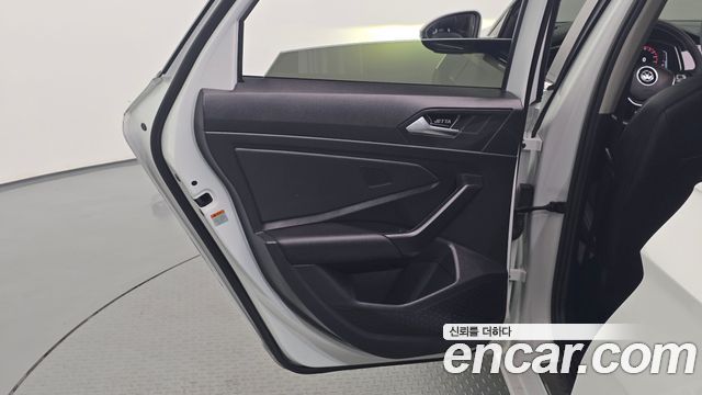 Volkswagen Jetta 2021 — photo 15
