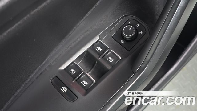 Volkswagen Jetta 2021 — photo 27