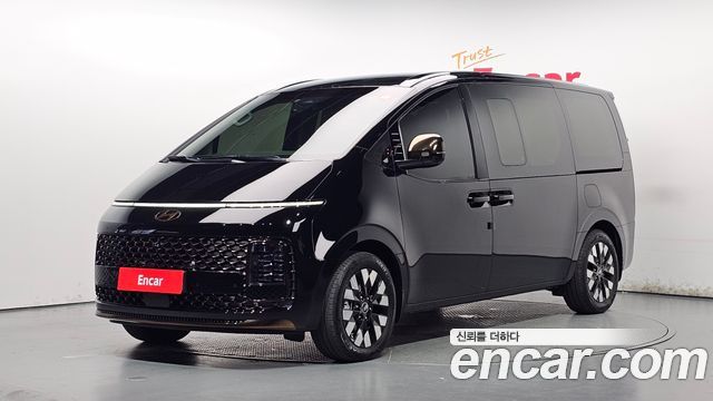 Hyundai Staria 2025 — photo 1