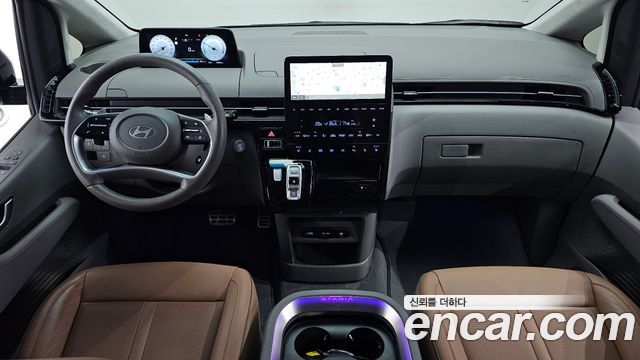 Hyundai Staria 2025 — photo 10