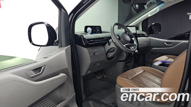 Hyundai Staria 2025 — photo 13