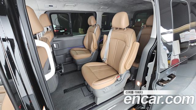 Hyundai Staria 2025 — photo 18