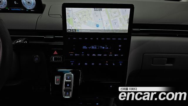 Hyundai Staria 2025 — photo 20