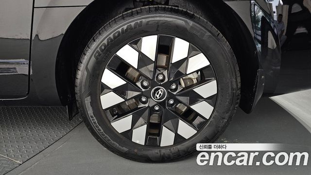 Hyundai Staria 2025 — photo 7