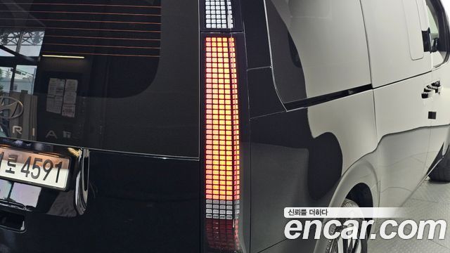 Hyundai Staria 2025 — photo 9