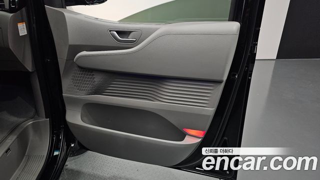 Hyundai Staria 2025 — photo 14