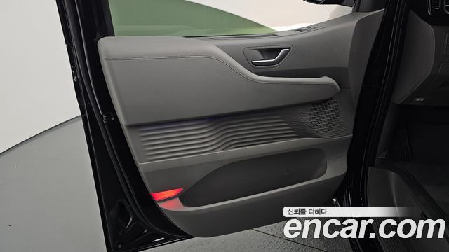 Hyundai Staria 2025 — photo 15