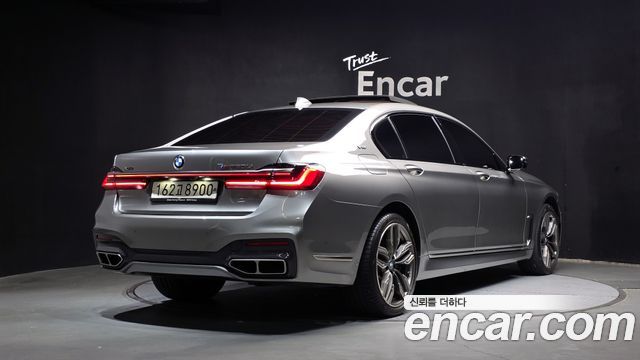BMW 7-Series 2021 — photo 2
