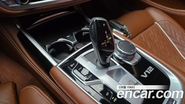 BMW 7-Series 2021 — photo 12