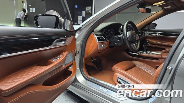 BMW 7-Series 2021 — photo 13