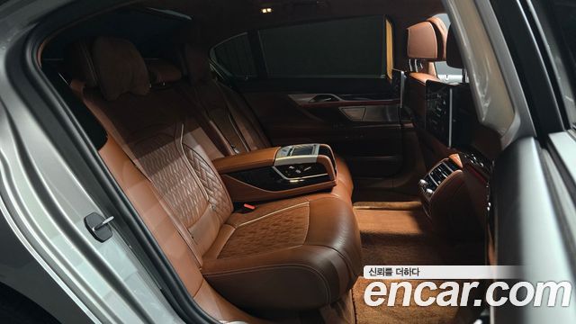 BMW 7-Series 2021 — photo 17