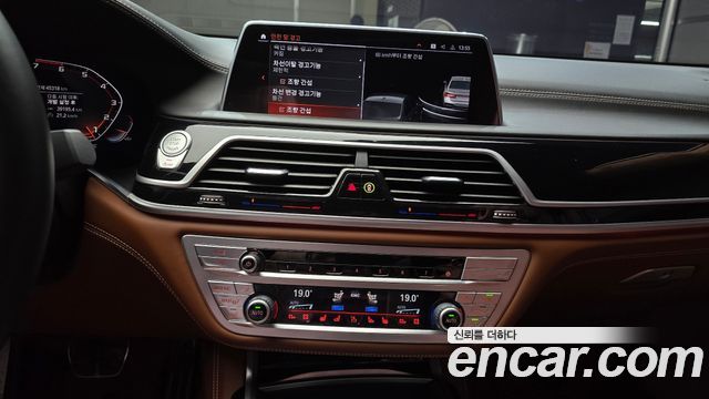 BMW 7-Series 2021 — photo 22