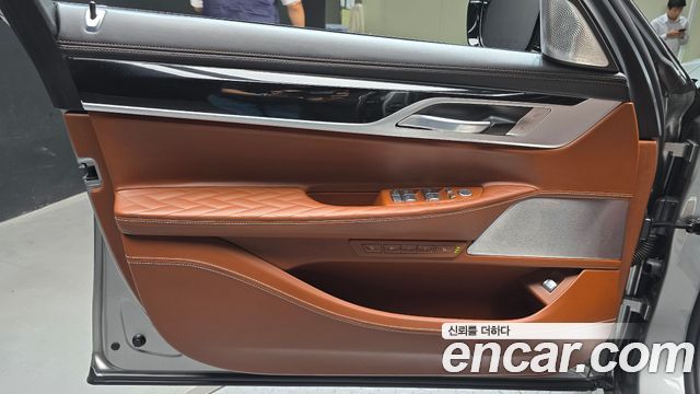 BMW 7-Series 2021 — photo 14