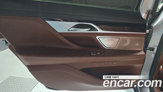 BMW 7-Series 2021 — photo 15