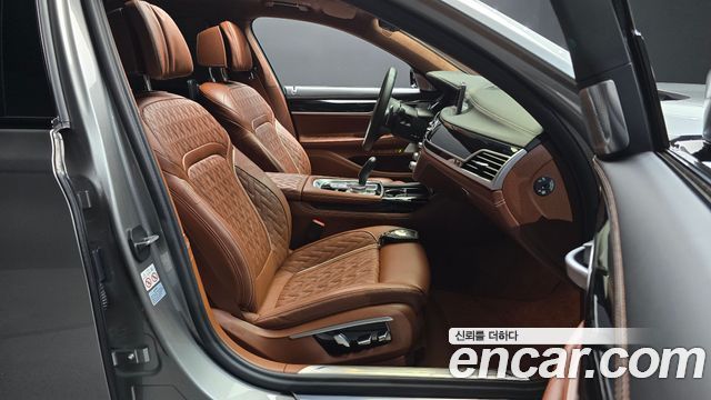 BMW 7-Series 2021 — photo 16