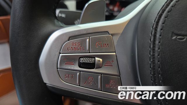 BMW 7-Series 2021 — photo 28