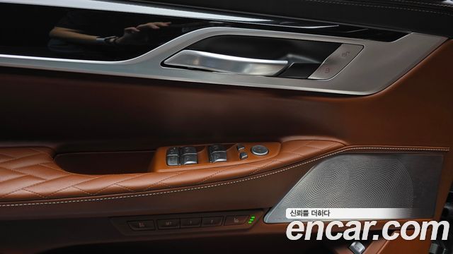 BMW 7-Series 2021 — photo 32