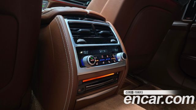 BMW 7-Series 2021 — photo 33