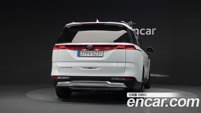 Kia Canival 2021 — photo 4