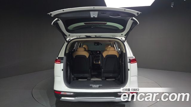 Kia Canival 2021 — photo 25