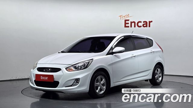 Hyundai Accent 2012 — photo 1