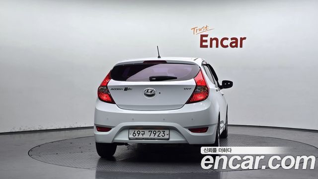 Hyundai Accent 2012 — photo 4
