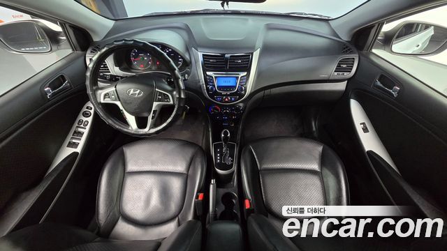 Hyundai Accent 2012 — photo 10