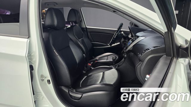 Hyundai Accent 2012 — photo 13