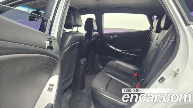 Hyundai Accent 2012 — photo 18