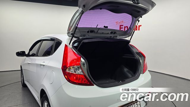 Hyundai Accent 2012 — photo 23