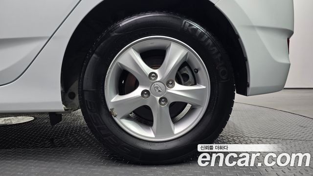 Hyundai Accent 2012 — photo 7