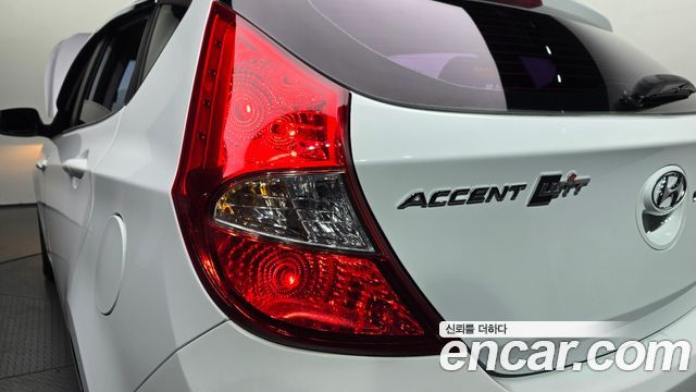 Hyundai Accent 2012 — photo 9