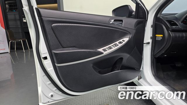 Hyundai Accent 2012 — photo 14