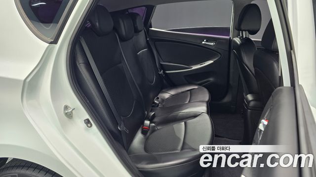 Hyundai Accent 2012 — photo 16