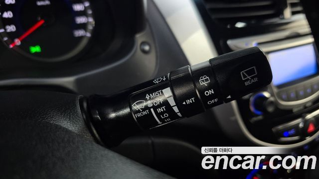 Hyundai Accent 2012 — photo 27