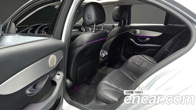 Mercedes-Benz C-Class 2018 — photo 11