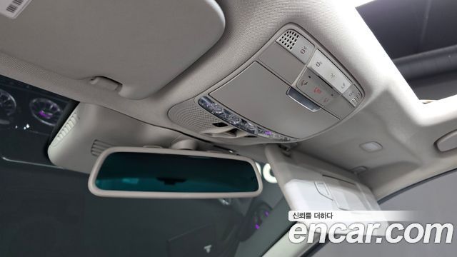 Mercedes-Benz C-Class 2018 — photo 17