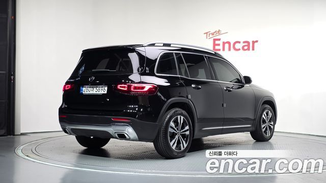 Mercedes-Benz GLB-Class 2023 — photo 2