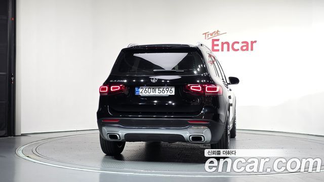 Mercedes-Benz GLB-Class 2023 — photo 4