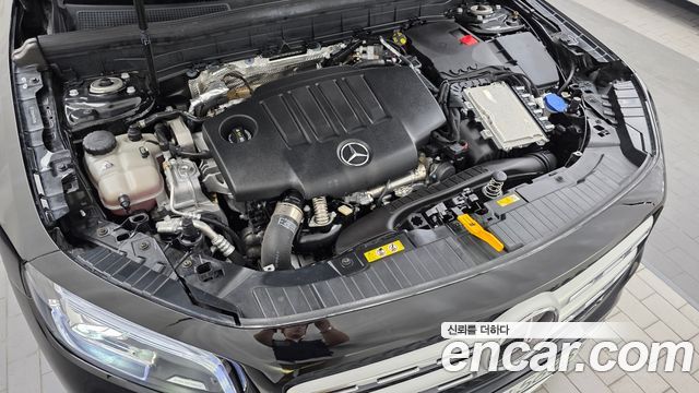 Mercedes-Benz GLB-Class 2023 — photo 6
