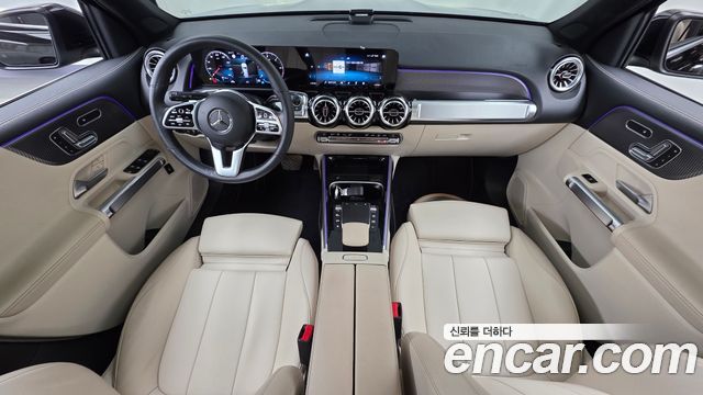 Mercedes-Benz GLB-Class 2023 — photo 10