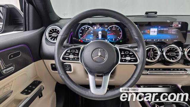 Mercedes-Benz GLB-Class 2023 — photo 18