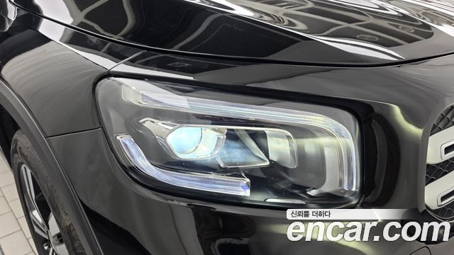 Mercedes-Benz GLB-Class 2023 — photo 8