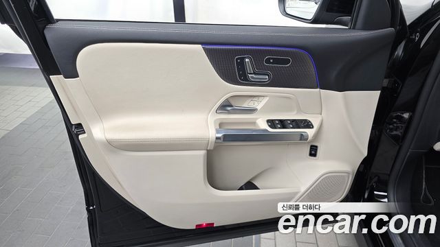 Mercedes-Benz GLB-Class 2023 — photo 14