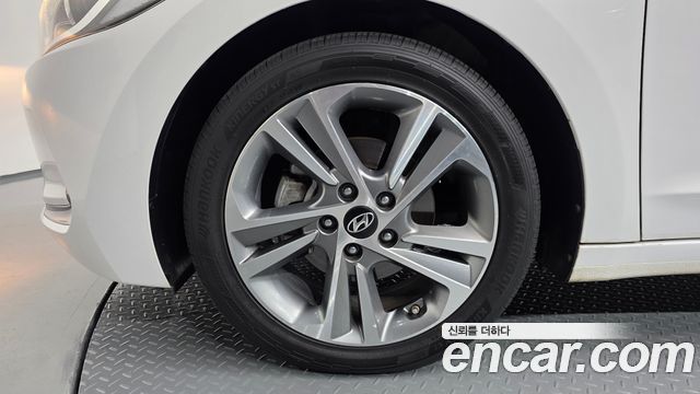 Hyundai AVANTE 2018 — photo 5