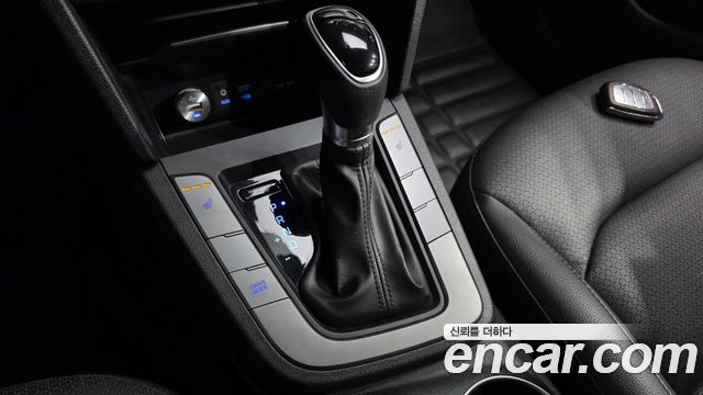Hyundai AVANTE 2018 — photo 12