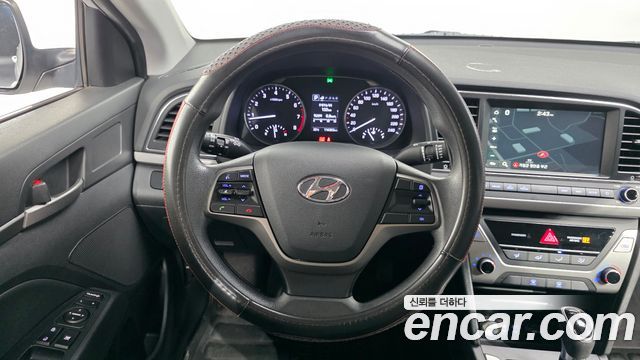 Hyundai AVANTE 2018 — photo 19
